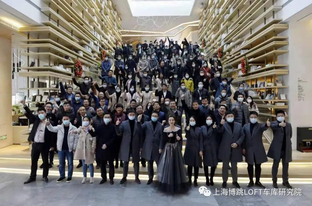 晋城全国一百多人在华侨城汉口道6号参观研讨LOFT专利车库技术！
